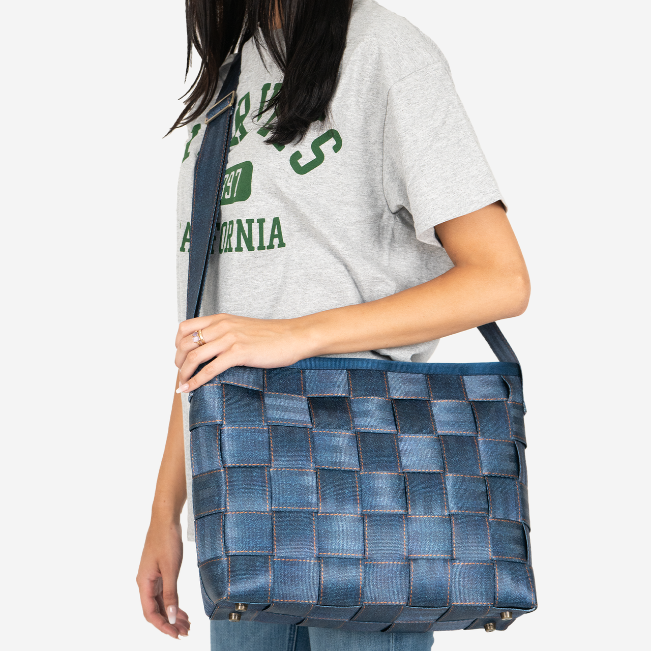 Shoulder view of an Executive Messenger in Denim Model