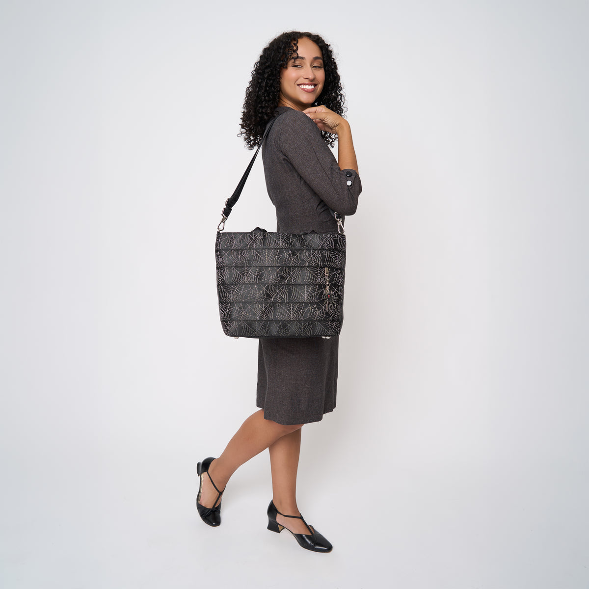 A model wearing a Black Widow Medium Streamline tote