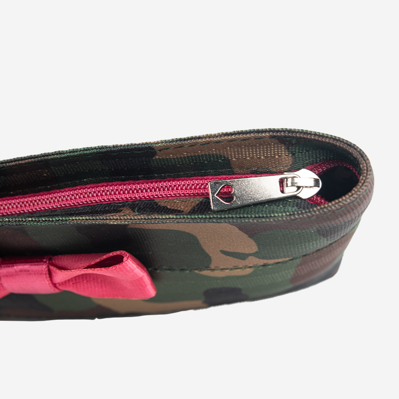 detailcloseupbowmakeupcaseGIJane