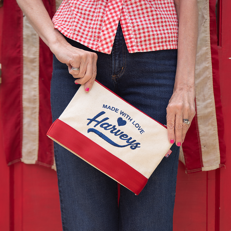 lifestyleshotcanvaspouch