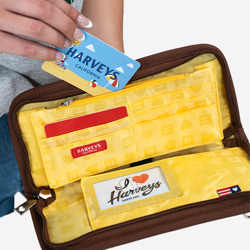 lifestyleshotclutchwalletinterior