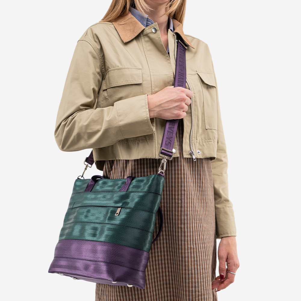The Medium Streamline Tote in Poison Ivy being worn by a model