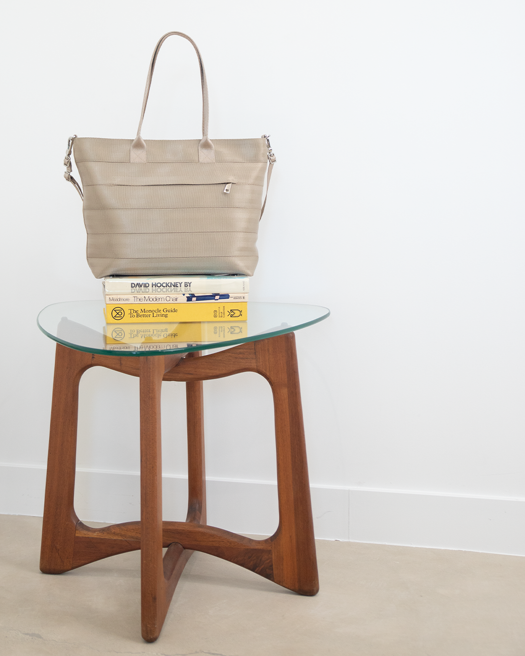 lifestyle on table champagne