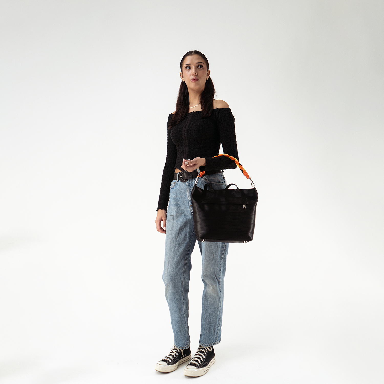 Lola Click N Carry in Treat with a Model