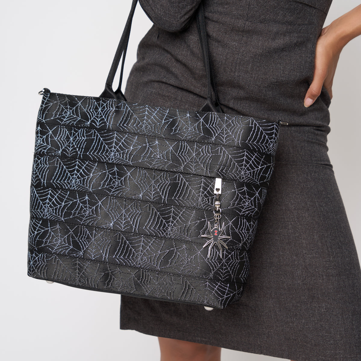 A model wearing a Black Widow Medium Streamline Tote 