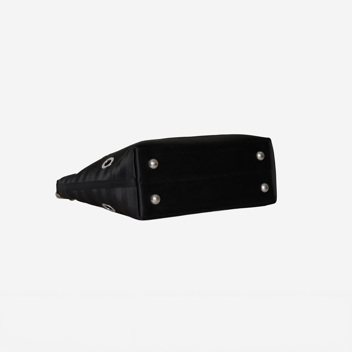 Bottom view of PUNK'N streamline baguette grommet