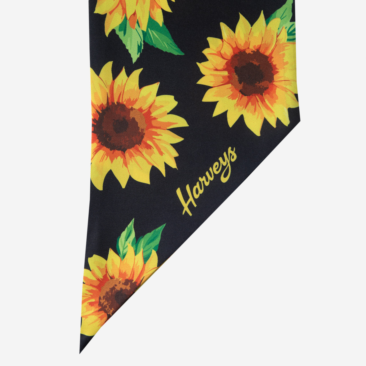 Detailsunflowerscarfshot