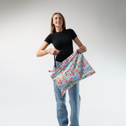 The Elf Dust Bag being used by a model