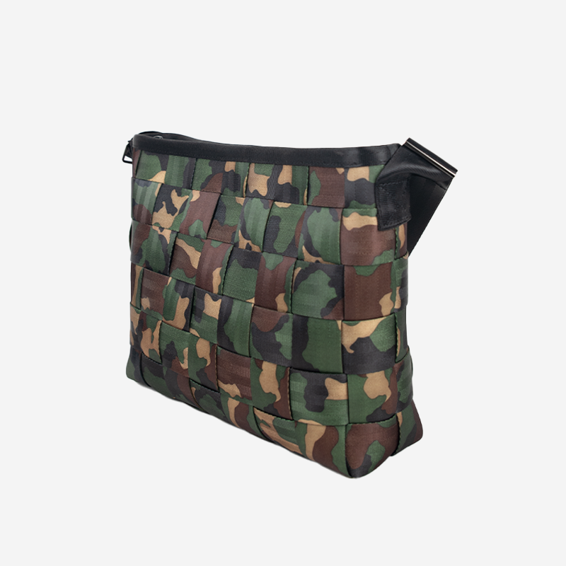 Camo LargemessegerSide view