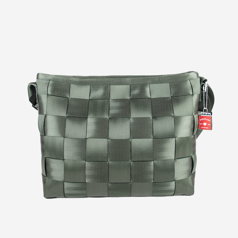frontviewlargemessengerarmy