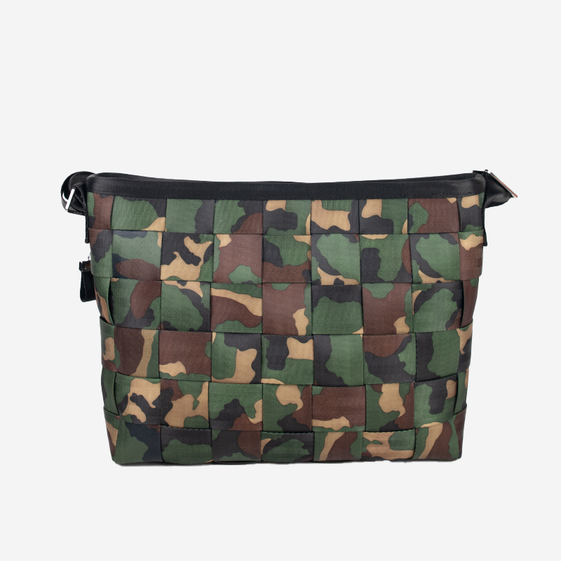 Frontviewlargemessengercamo
