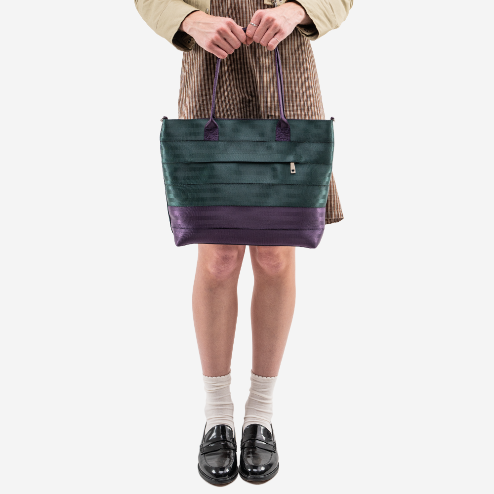 The Medium Streamline Tote in Poison Ivy being held by a model