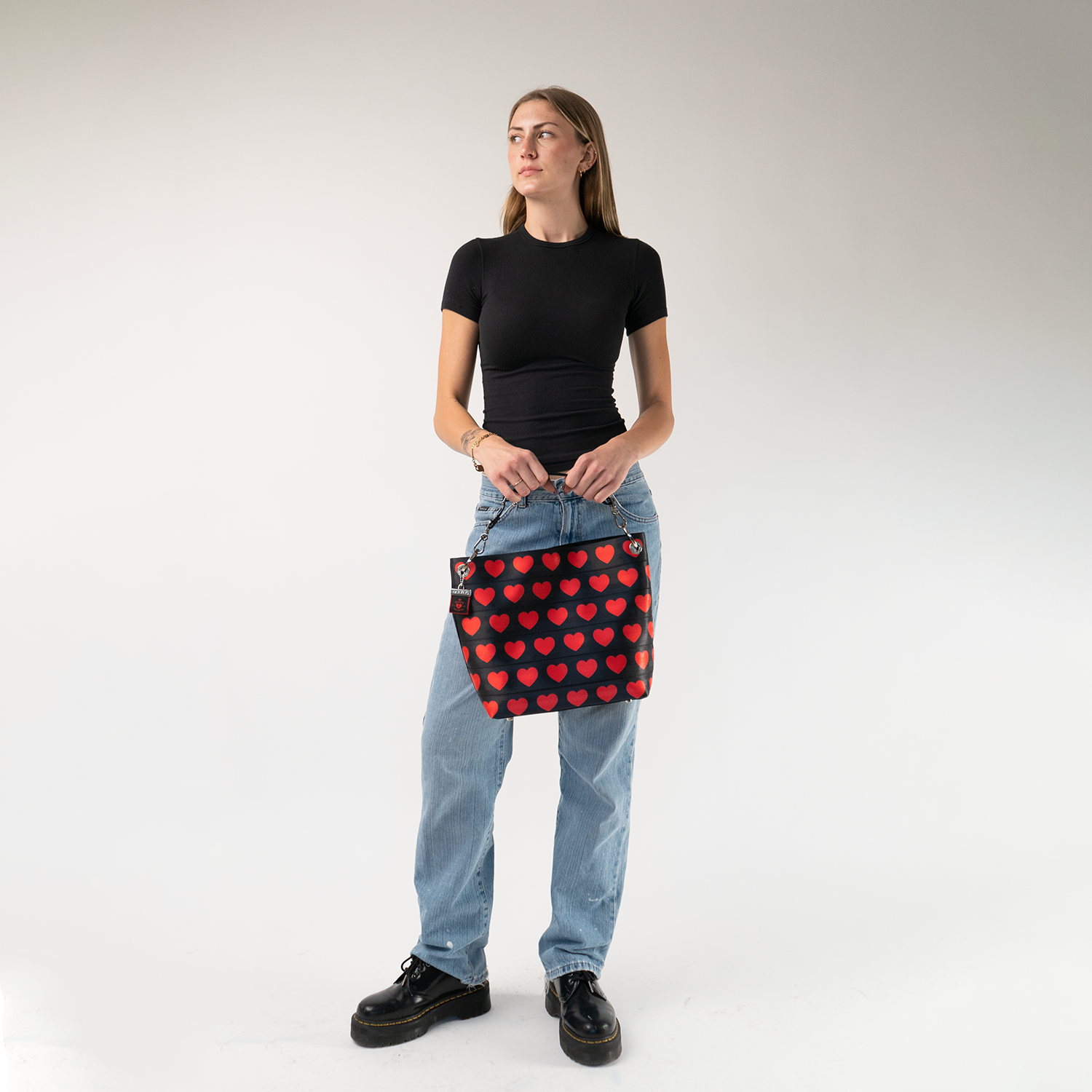 The Queen Of Hearts Medium Hobo being used by a model