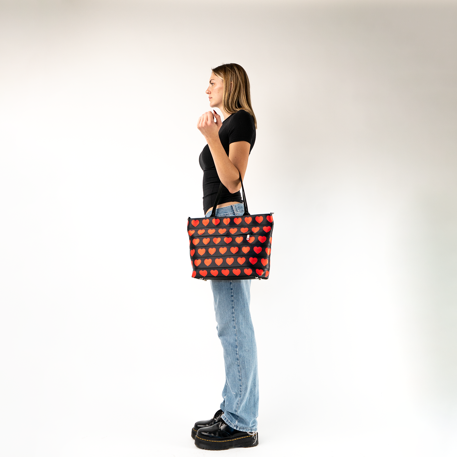 The Queen Of Hearts Medium Streamline Tote being worn by a model