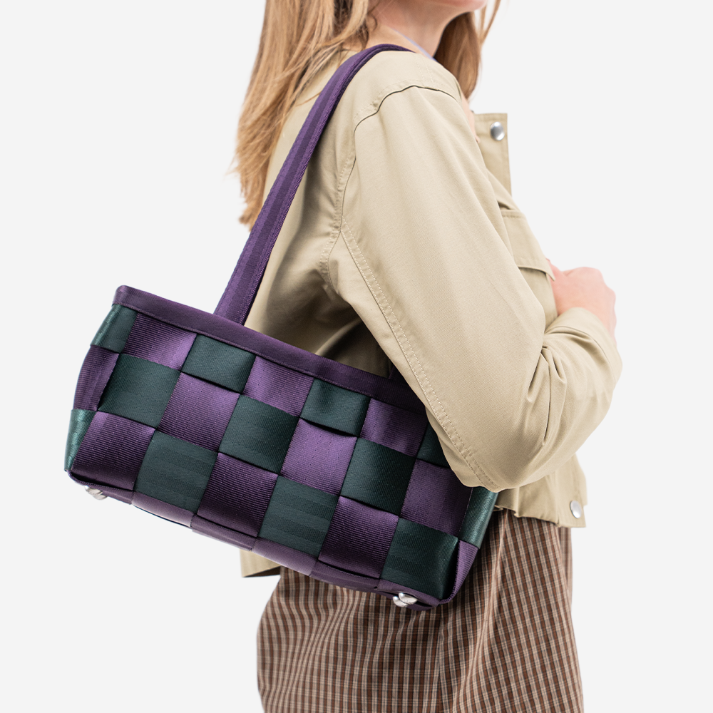 The Satchel in Poison Ivy being worn by a model