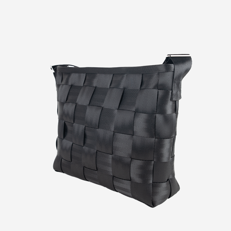 Largemessengerblacksideview